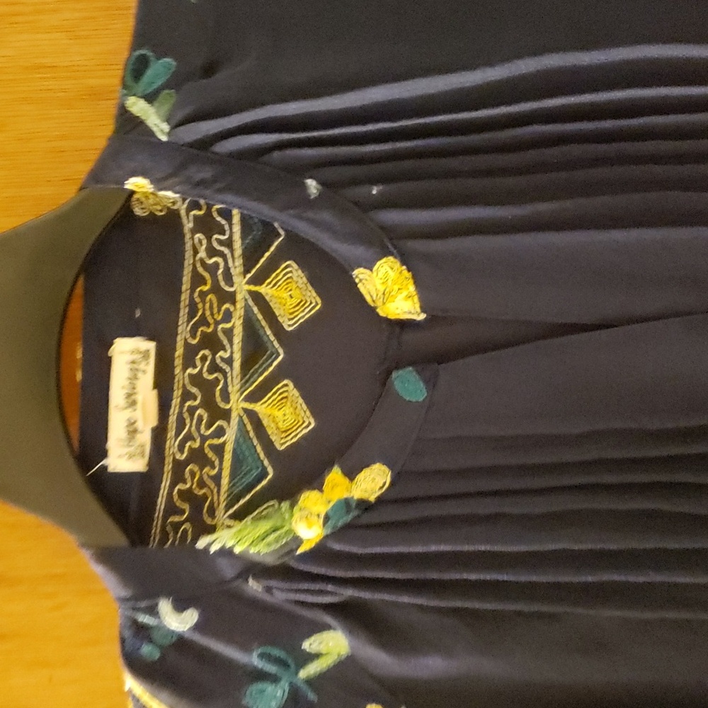 Top - Picture 2 of 3